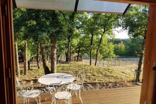 Chalet Champ�tre Dans Les Bois Du Lot, Immersion.