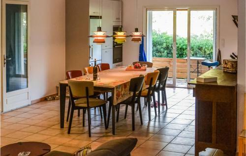 Awesome Home In Berlou With 2 Bedrooms