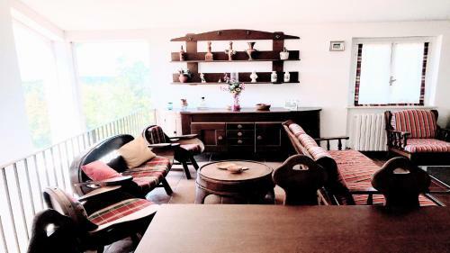 Villa Vallocchia - Sleeps 18 Exclusive Poolgrounds Spoleto 10 Mins Rome 1 Hr