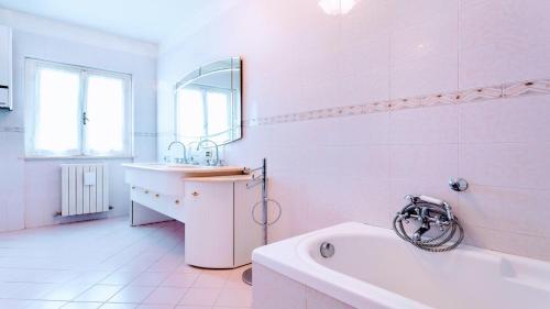 Villa Vallocchia - Sleeps 18 Exclusive Poolgrounds 4