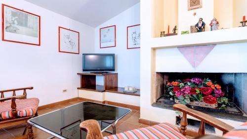 Villa Vallocchia - Sleeps 18 Exclusive Poolgrounds 2