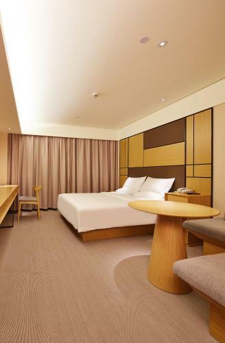 Ji Hotel Zhaojiabang Road