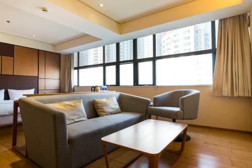 Ji Hotel Zhaojiabang Road