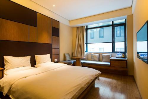 Ji Hotel Zhaojiabang Road