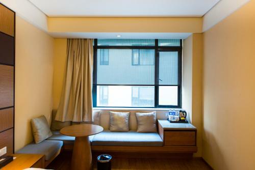 Ji Hotel Zhaojiabang Road
