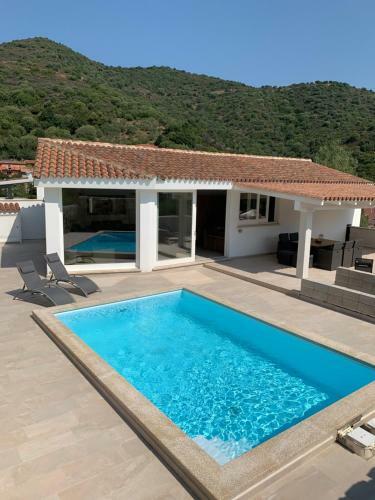 Neues Haus Mit Beheiztem Pool