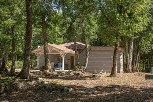 Chalet Biron - Piscine & Tennis - G�tes de Poubille