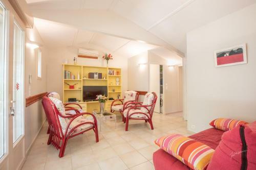 Chalet Biron - Piscine & Tennis - G�tes de Poubille
