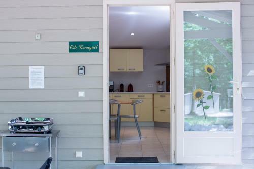 Chalet Biron - Piscine & Tennis - G�tes de Poubille