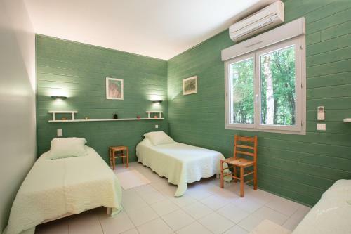 Chalet Biron - Piscine & Tennis - G�tes de Poubille