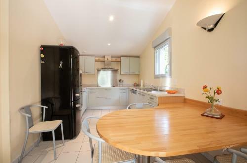 Chalet Biron - Piscine & Tennis - G�tes de Poubille