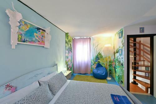Night Galleria - Bed & Art