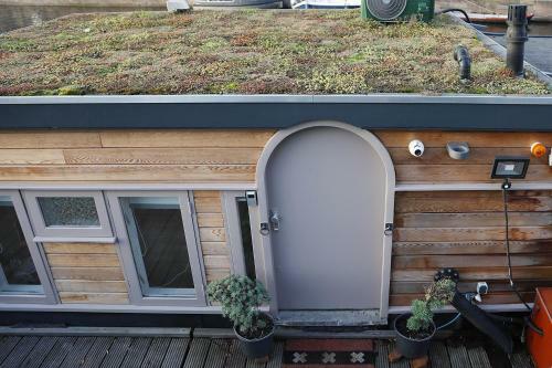Bed & Breakfast Houseboat Next To Amstel