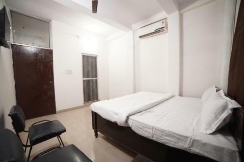 Oyo Flagship 83398 Hotel Relax Inn