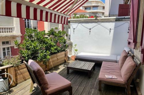 Apartamento Charming Apt With Terrace Near The Beach