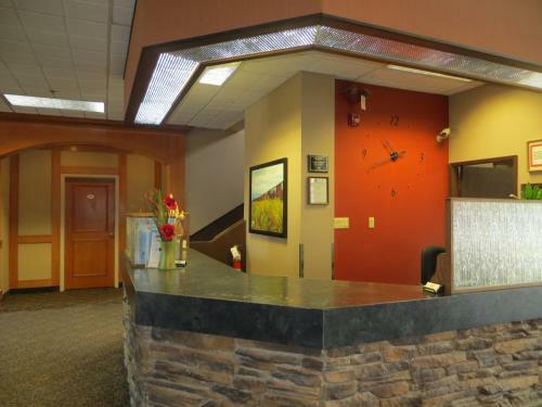 Hotel Athabasca Valley Inn & Suites