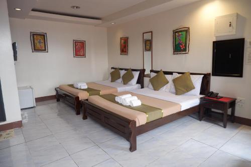 Roger's Place Hotel
