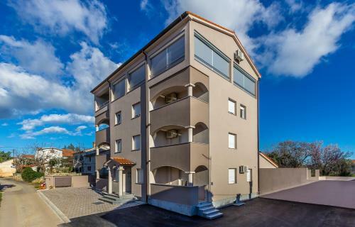 Modern & Comfy Apartment Marko