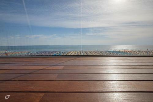 Apartamento Beachfront Penthouse With Jacuzzi And Private Parking