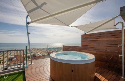 Apartamento Beachfront Penthouse With Jacuzzi And Private Parking