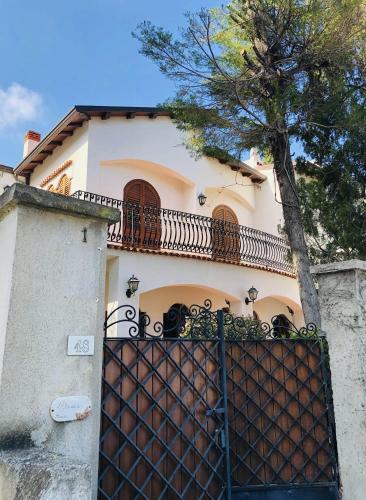 Villa Luigina - Seafront Villa In Capo D'orlando