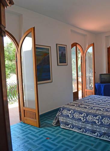 Villa Luigina - Seafront Villa In Capo D'orlando