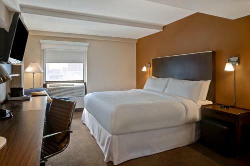 Hotel Four Points By Sheraton Peoria Downtown