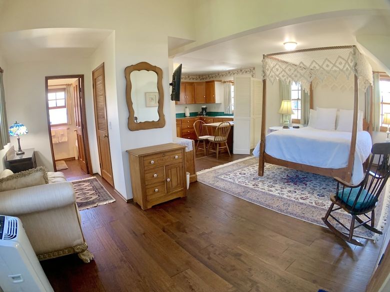 Bed & Breakfast Bath Street Inn