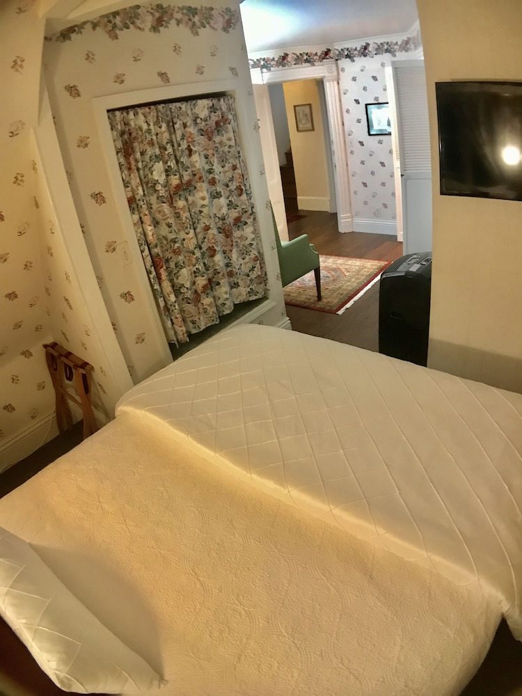 Bed & Breakfast Bath Street Inn