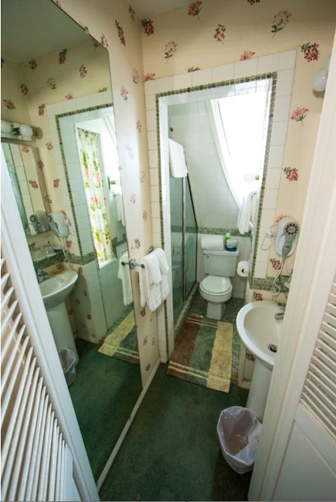Bed & Breakfast Bath Street Inn