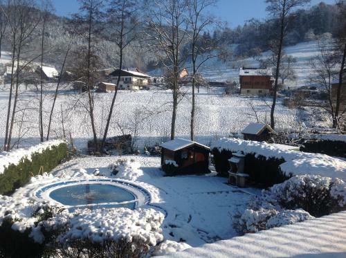 Apartamento G�te Avec Piscine Chez V�ro