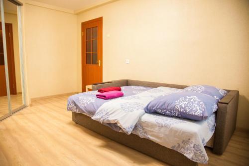 Semi-luxury Apartment On Tsentralnyiy Boulevard 8