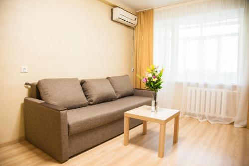 Semi-luxury Apartment On Tsentralnyiy Boulevard 8