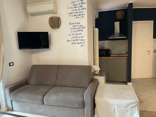 Apartamento Splendido Monolocale Con Spazioso Giardino E Veranda A 150 Mt Dal Mare