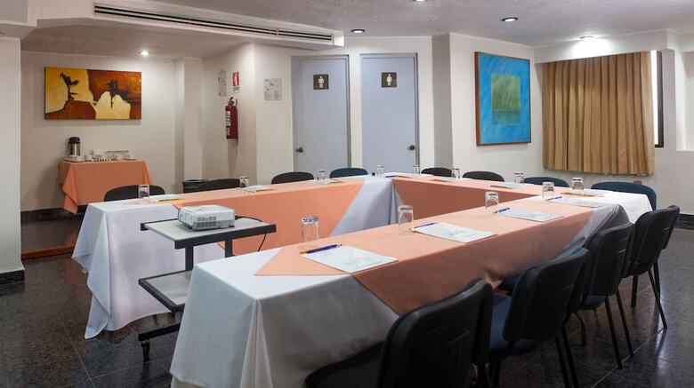 Hotel & Suites Real Del Lago