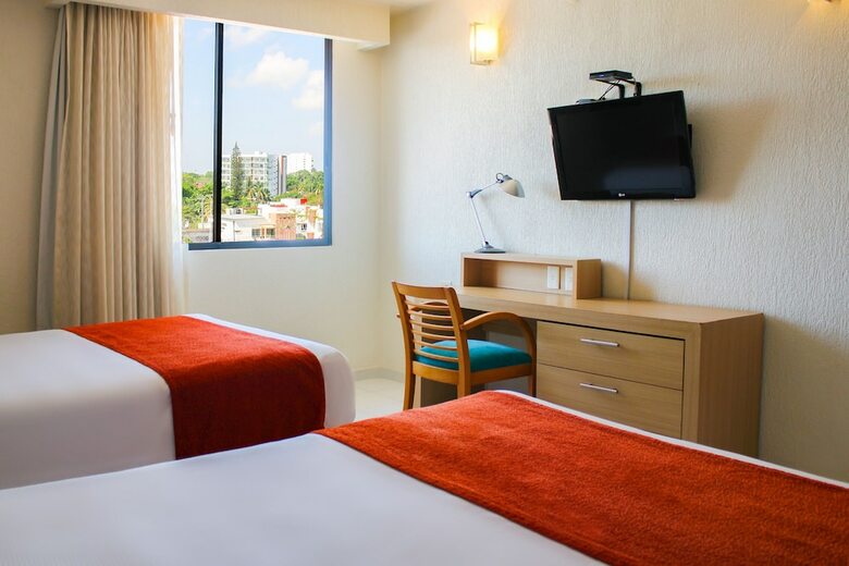 Hotel & Suites Real Del Lago
