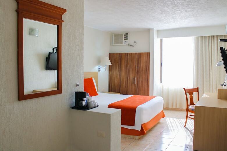 Hotel & Suites Real Del Lago