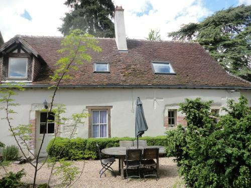 Gite La Chaumi�re Le Chateau De La Brosse