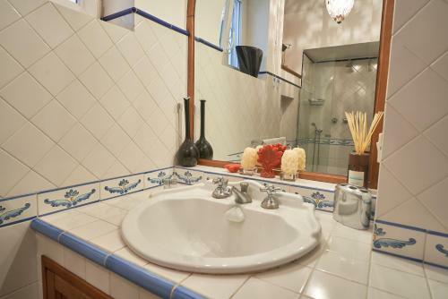 Abate Luxury Apartment By Caprirooms