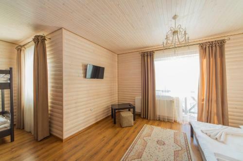 Hotel Pid Strihoju