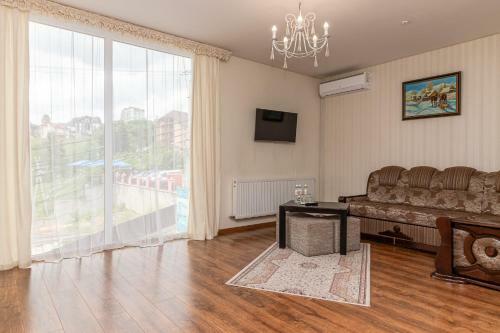 Hotel Pid Strihoju