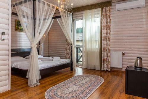 Hotel Pid Strihoju