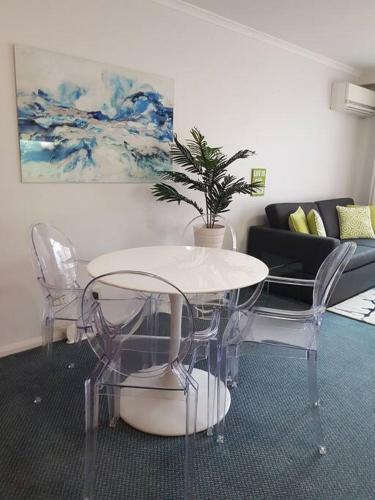 Stylish 1 Bedroom Apartment - Oaks Waterfront Resort