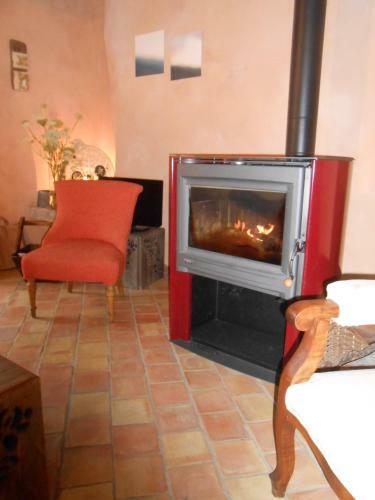 La Maison Derri�re La Fontaine
