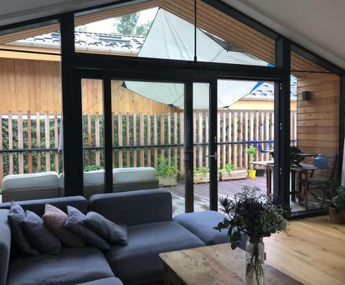 Gorgeous New-built Townhouse In Prime Location