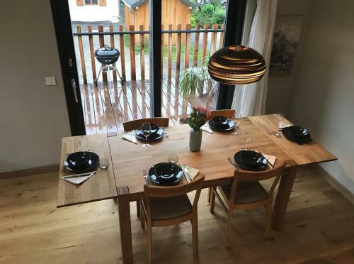Gorgeous New-built Townhouse In Prime Location