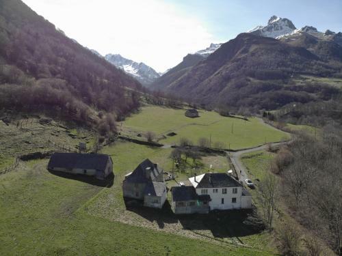 Aux D'estaing Crois�s, G�te De Montagne Accessible � Tous