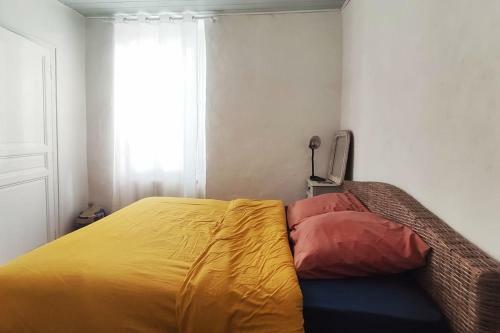 Grande Maison De Vill(age)e Avec Jardin Cach�