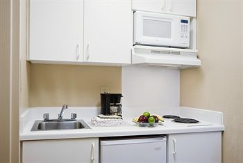 Hotel Crossland Economy Studios - Denver - Thornton