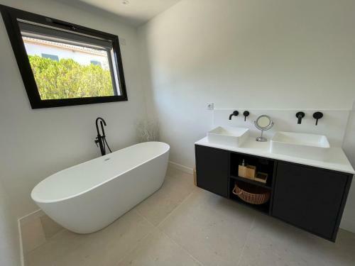 Villa Eden, La Croix Valmer, 8 People - Key Sun Services